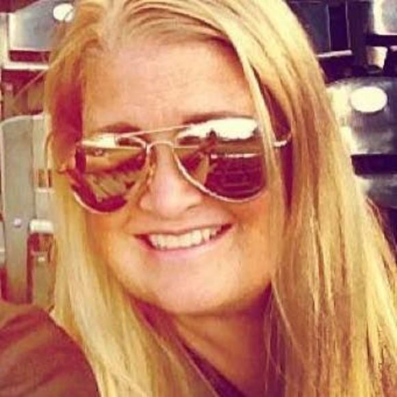 Meet your Posher, Hilary - Picture 1 of 1